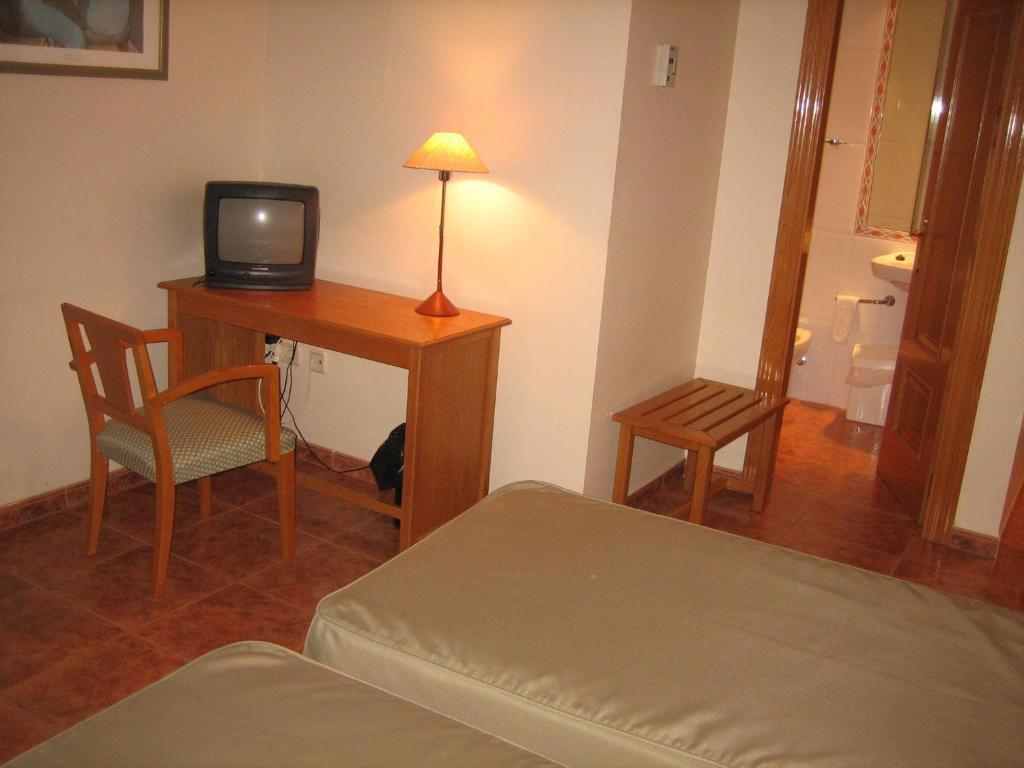 Hotel Chane La Puebla De Alfinden Zimmer foto